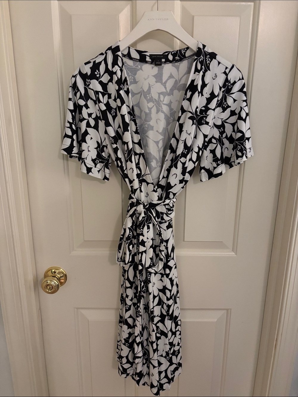 Like New Black and White Ann Taylor Floral Wrap Dress 4